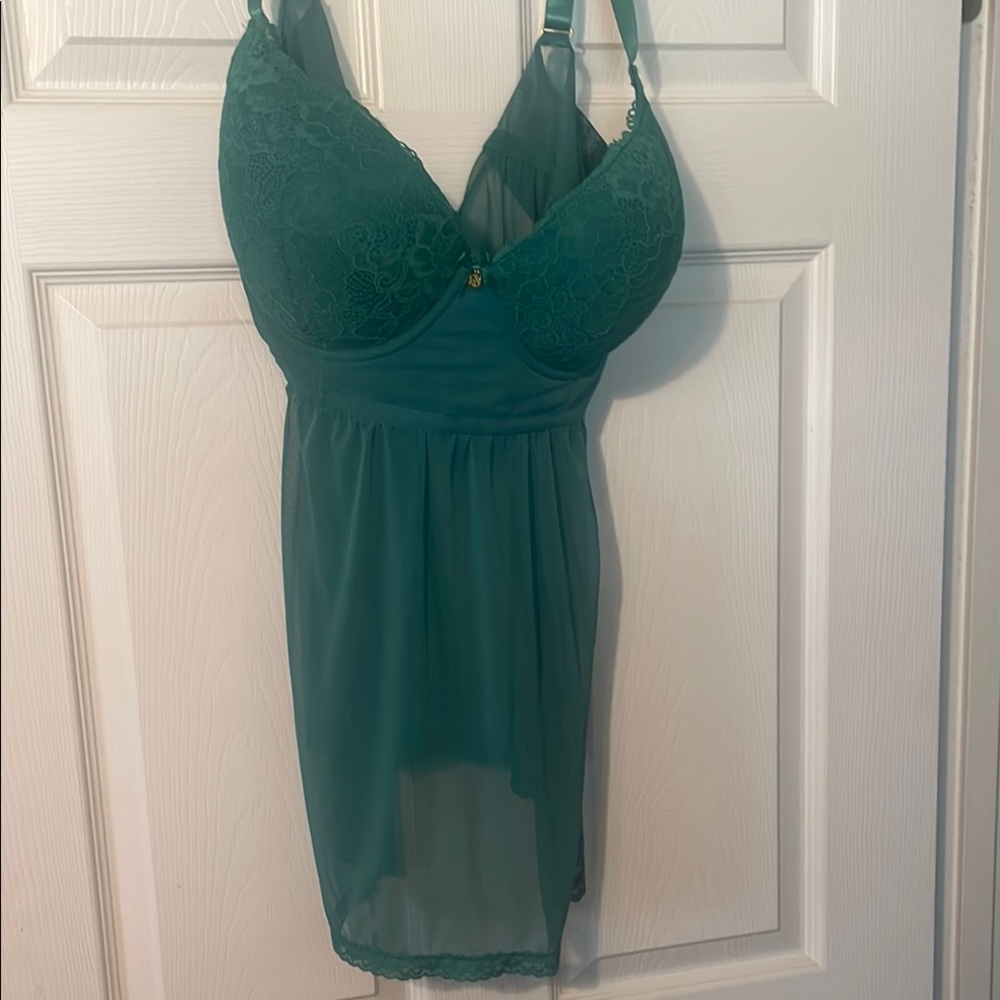 Daisy Fuentes Green Chemise with V-Neck and Adjustable Straps